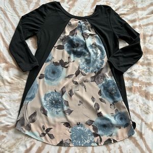 3/4 Sleeve Floral Back Shirt